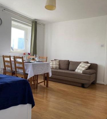 Comfy Entire Flat with City View Balcony in Regents Park, Camden, Central London