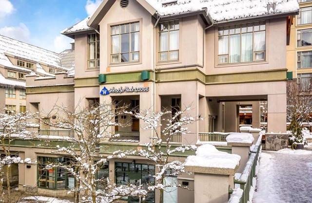 Comfy mountain studio with fireplace & gym - near lifts and golf
