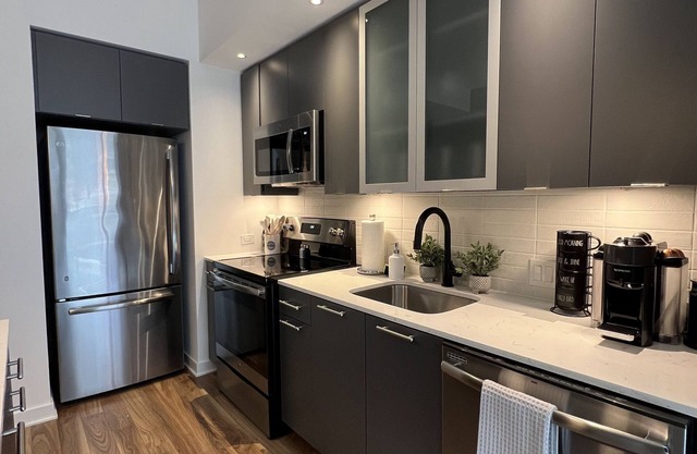 Comfy Nook Tysons King Suite