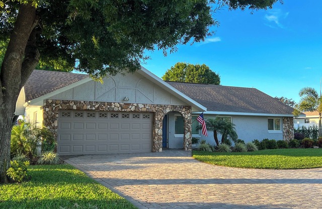 Comfy Sebring 3 Bed 2 Bath