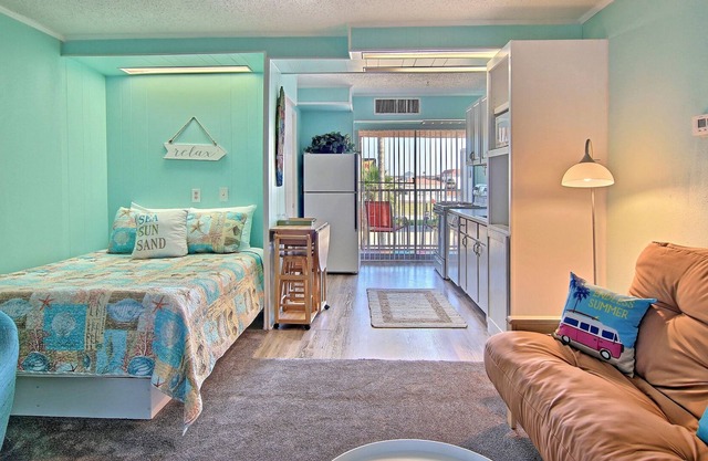 Comfy studio with full kitchen - by water with indoor pool