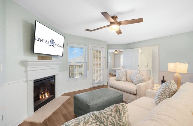 Community Outdoor Pool-Mini Golf-Table Rock Lake Access-Premium Condo-Free Daily Tickets!