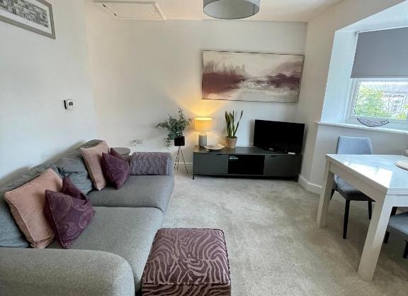 Compact Modern Apartment Single Person or Couple Only