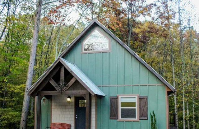 Compass Lodge w/ queen bed
