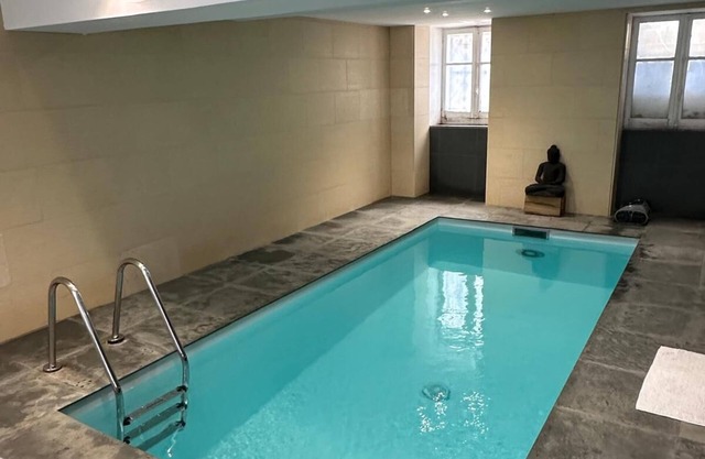 Completely renovated apartment in Maison Eugénie residence with super pool