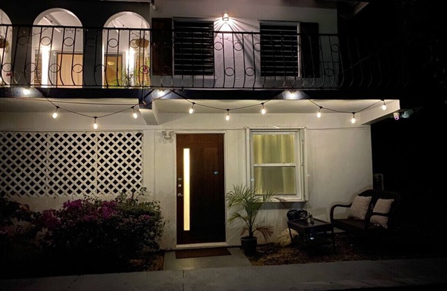 Completely remodeled studio, central location