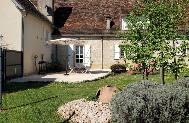 Completely renovated 4/6 pers gîte in the countryside, north of the Lot.