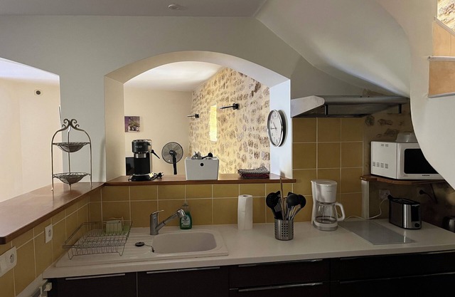 Completely renovated 18th century stone haven of peace. 2 bedrooms, parking.