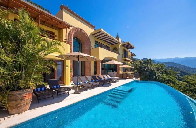 Conchas Chinas villa rental in Puerto Vallarta with views, infinity pool and staff