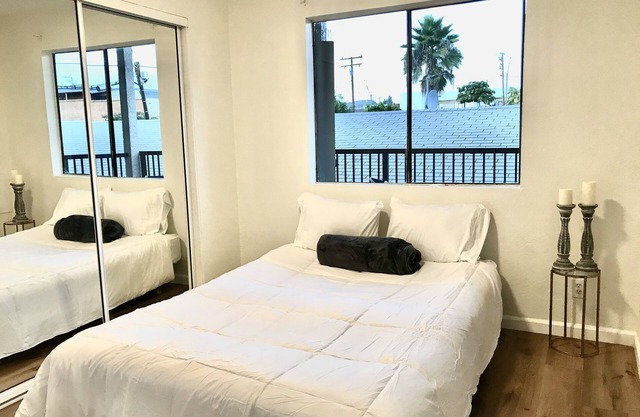Condo 2BED Long Beach w/Private Balcony and Near 405 Access near CSU Long Beach