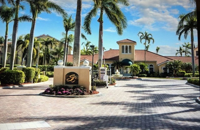 Condo in North Naples