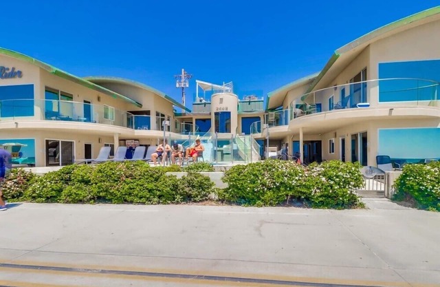 Condo right on boardwalk in Mission Beach