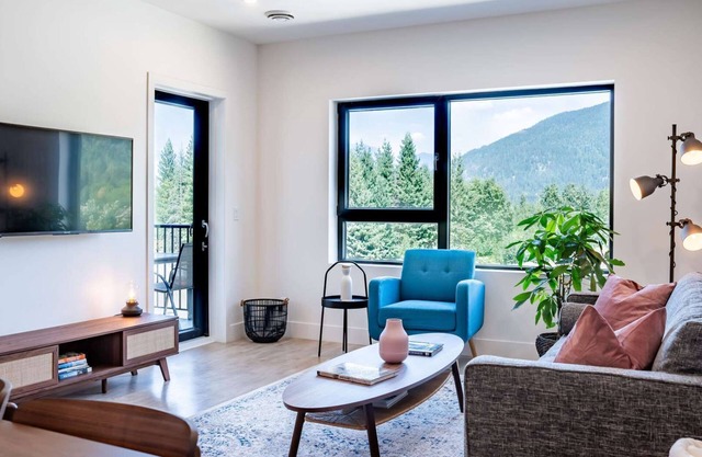 Condo with Private Hot Tub - Revelstoke Vacations - North Bowl Nook