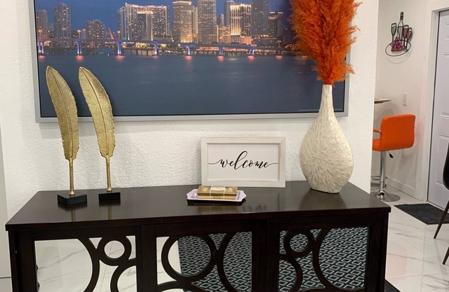 Confortable ! Close to all in Miami , 10 minutes away from the Miami aeropuerto