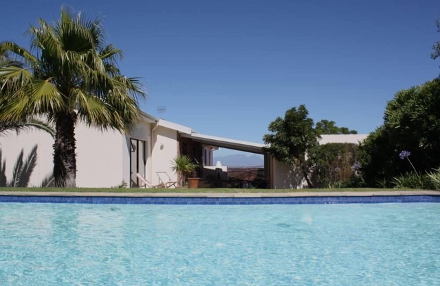Confortable villa with stuning views, nice garden and amazing swimming pool