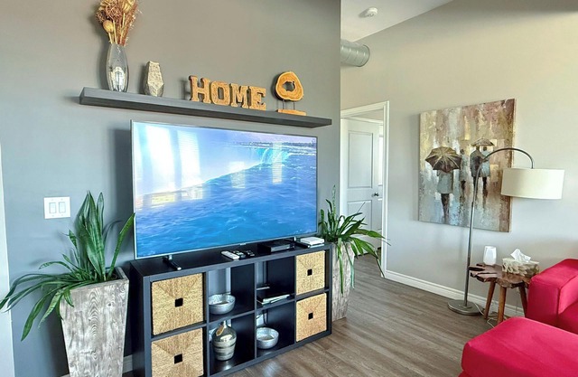 Contemporary [East] Loft in Historic Niagara
