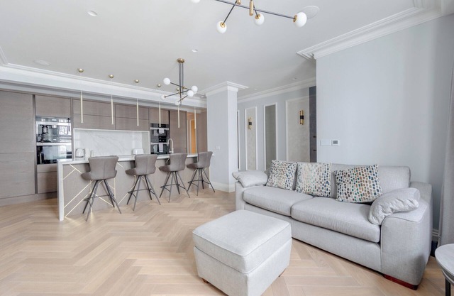 Contemporarily Elegant 2BD Flat, Earl Court