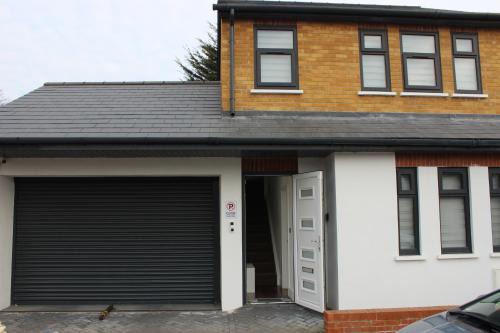 Contemporary 2 bed house with Parking