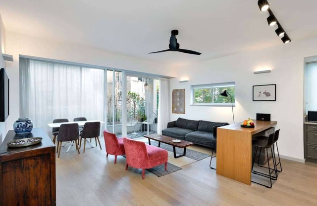 Contemporary 3BR in Shenkin by HolyGuest