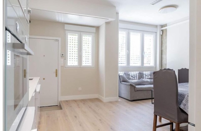Contemporary 6BD Apartment for 12, Las Ventas