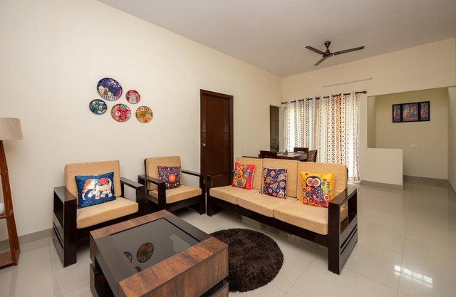 Contemporary apartment with balcony, Bangalore
