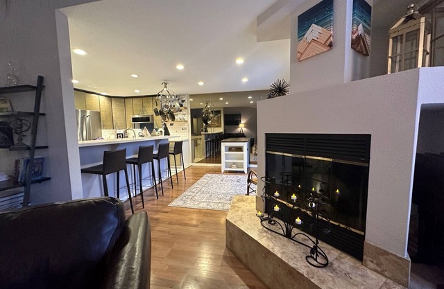 Contemporary Condo in the Heart of Midtown - 30-day min. stay - Hidden Gem!