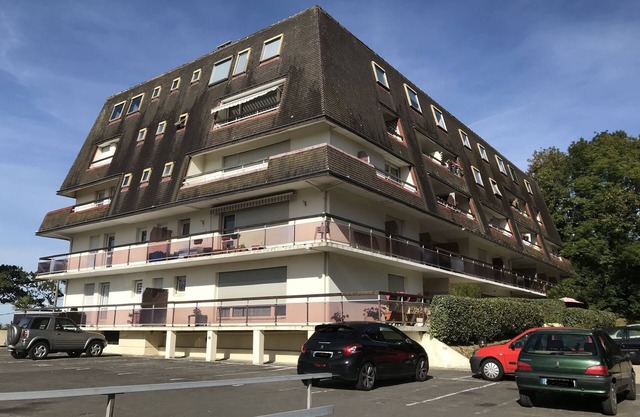 Contemporary apartment in a quiet and comfortable location on the heights of Trouville
