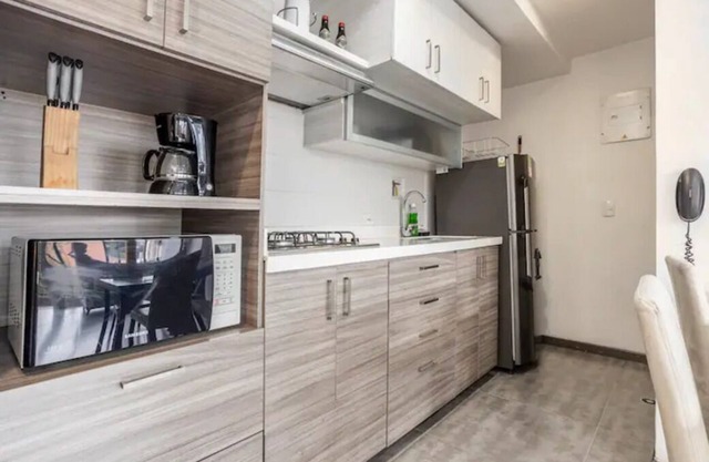 Contemporary Loft, One room, Central, near the Metro.