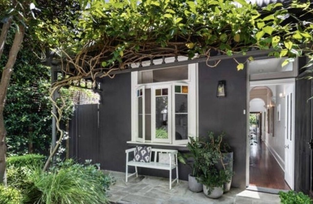 Contemporary sanctuary minutes to Sydney beaches, CBD, SCG and Centennial Park