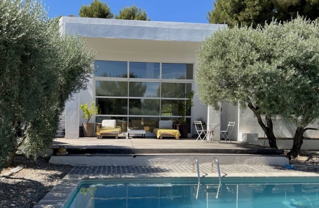 Contemporary Villa in the trees in Marseille