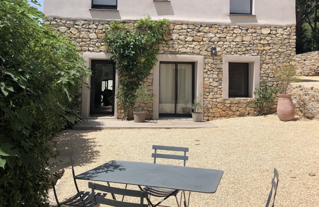 Contemporary villa near the city center of Nimes