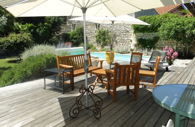 contemporary wooden house-Valréas, downtown, comfortable, pool