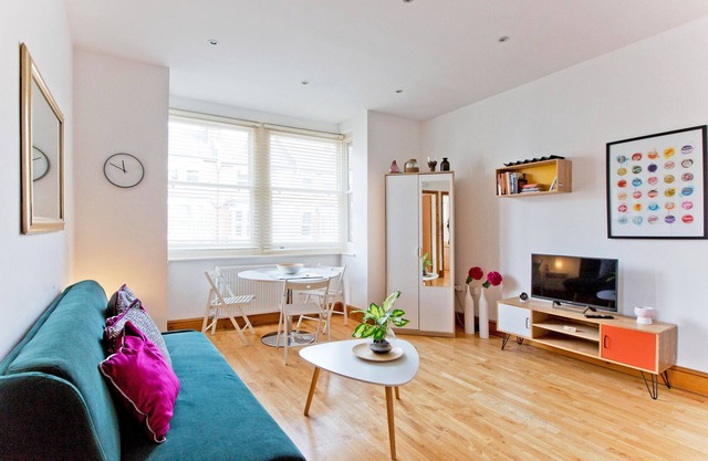 Convenient 1 bedroom apartment with parking
