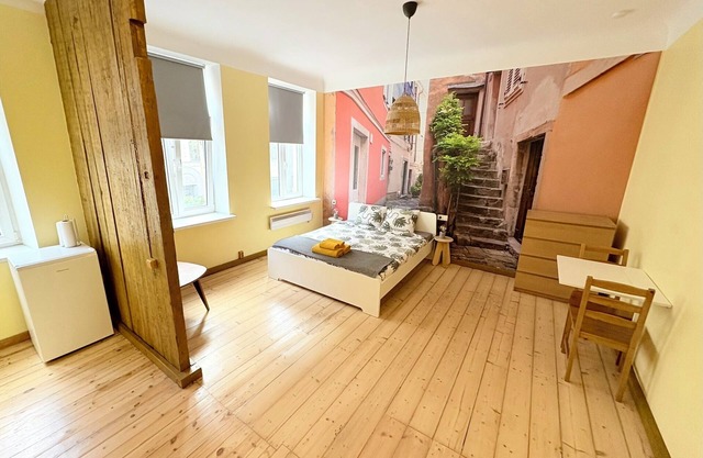 Convenient and Newly Renovated Studio w/Free Parking