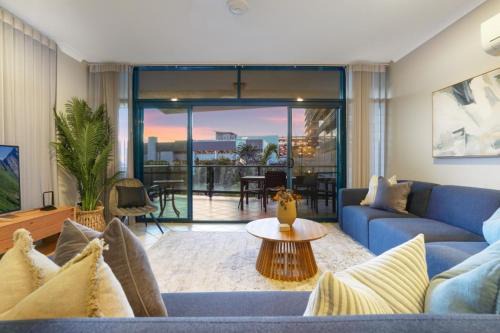 Convenient CBD Location with Pool Gym & walk to shops