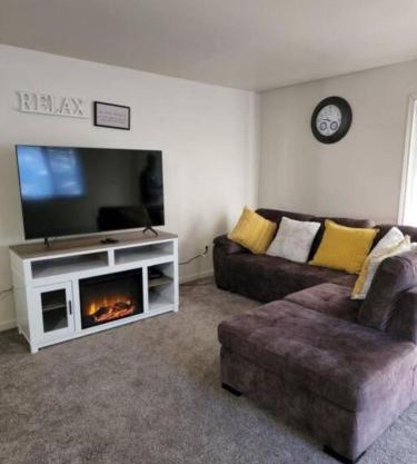 Convenient & cozy 4-br T/H; heated 2 car garage!