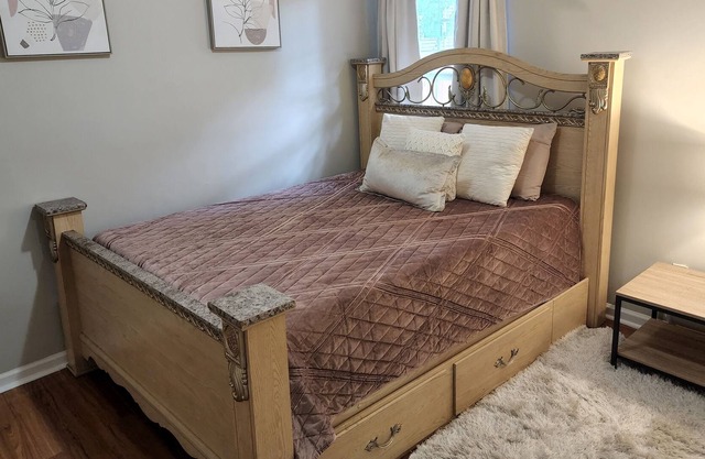 Convenient, Cozy Private Room w/Private Bath