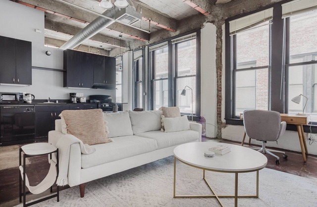Convenient DTLA w/Gym, close to Grand Central Market, by Blueground