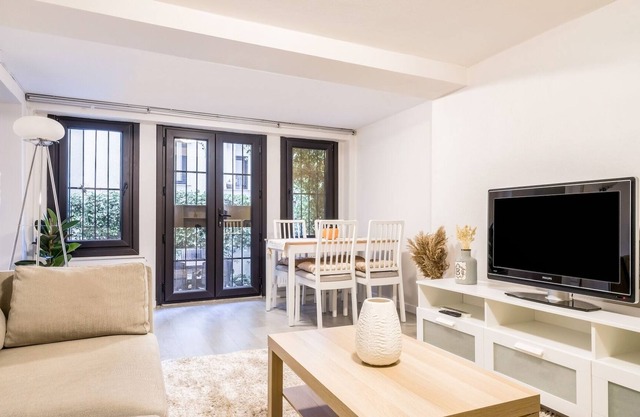 Convenient Flat w Garden 10 min to Galataport