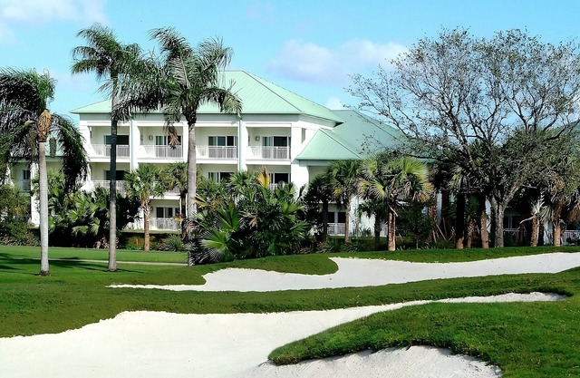 Convenient Stay in Miami! Close to Everything | 3 Spacious Rooms w/Balcony
