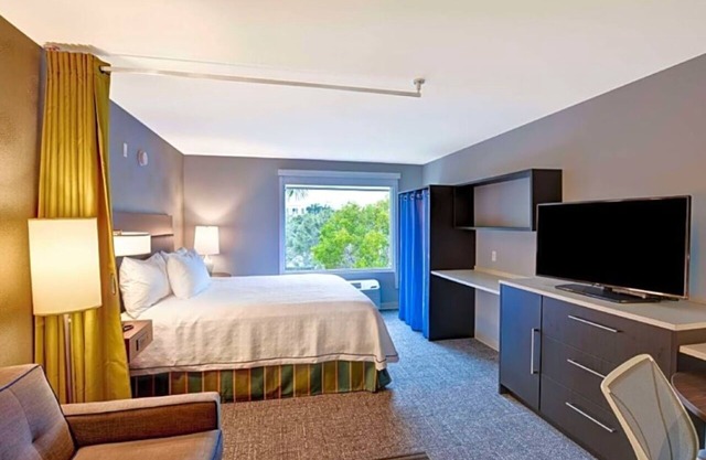 Convenient Suite Near Beaches, Parks, Dining, and Hard Rock Stadium