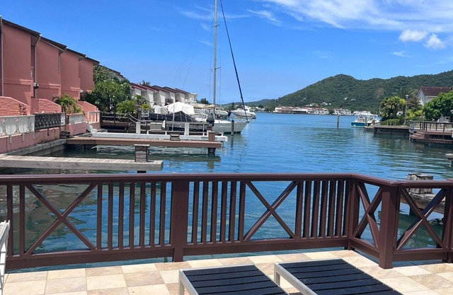 Conveniently Located 2-bedroom villa in Jolly Harbour with Wi-Fi and AC