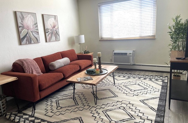 Conveniently located 2-bedroom condo in welcoming Cheyenne!