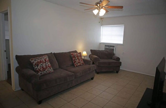 Conveniently Located Apartment Near the Fort Sill Entrance Gate!
