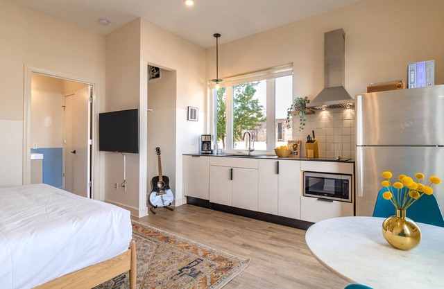 Conway B101 by AvantStay | Studio in the Heart of Nashville