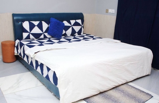 Cool bed & breakfast with AC in Ashiaman Kubekro No 6