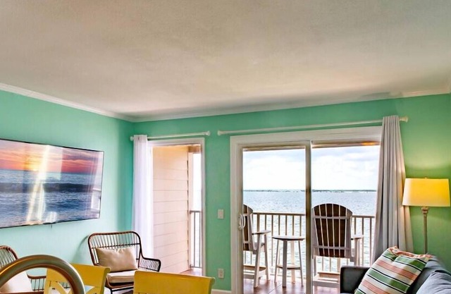 Cool Breeze - Sunset views like no other!