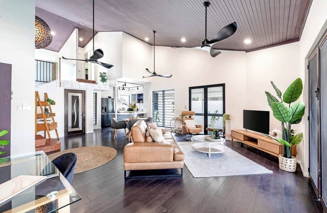 Cool by the Pool - Two Bedroom Apartment, Sleeps 4