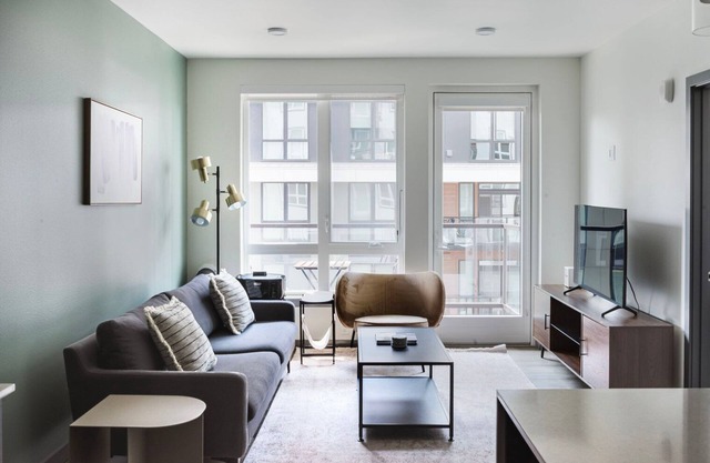 Cool Kirkland 1BR w/Gym, Lounge, Balcony, A/C & W/D, by Blueground