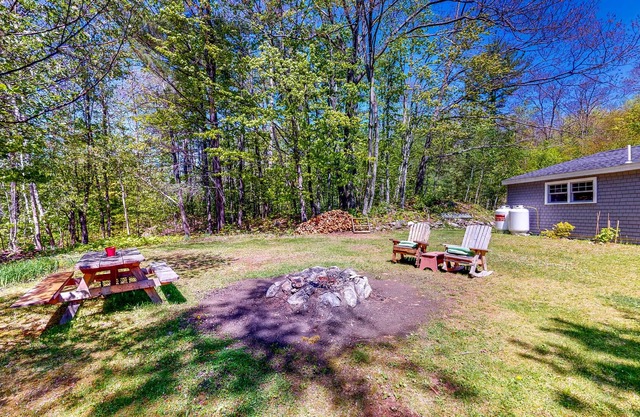 Coos Canyon- Firepit, Swimming Hole & Dog-Friendly